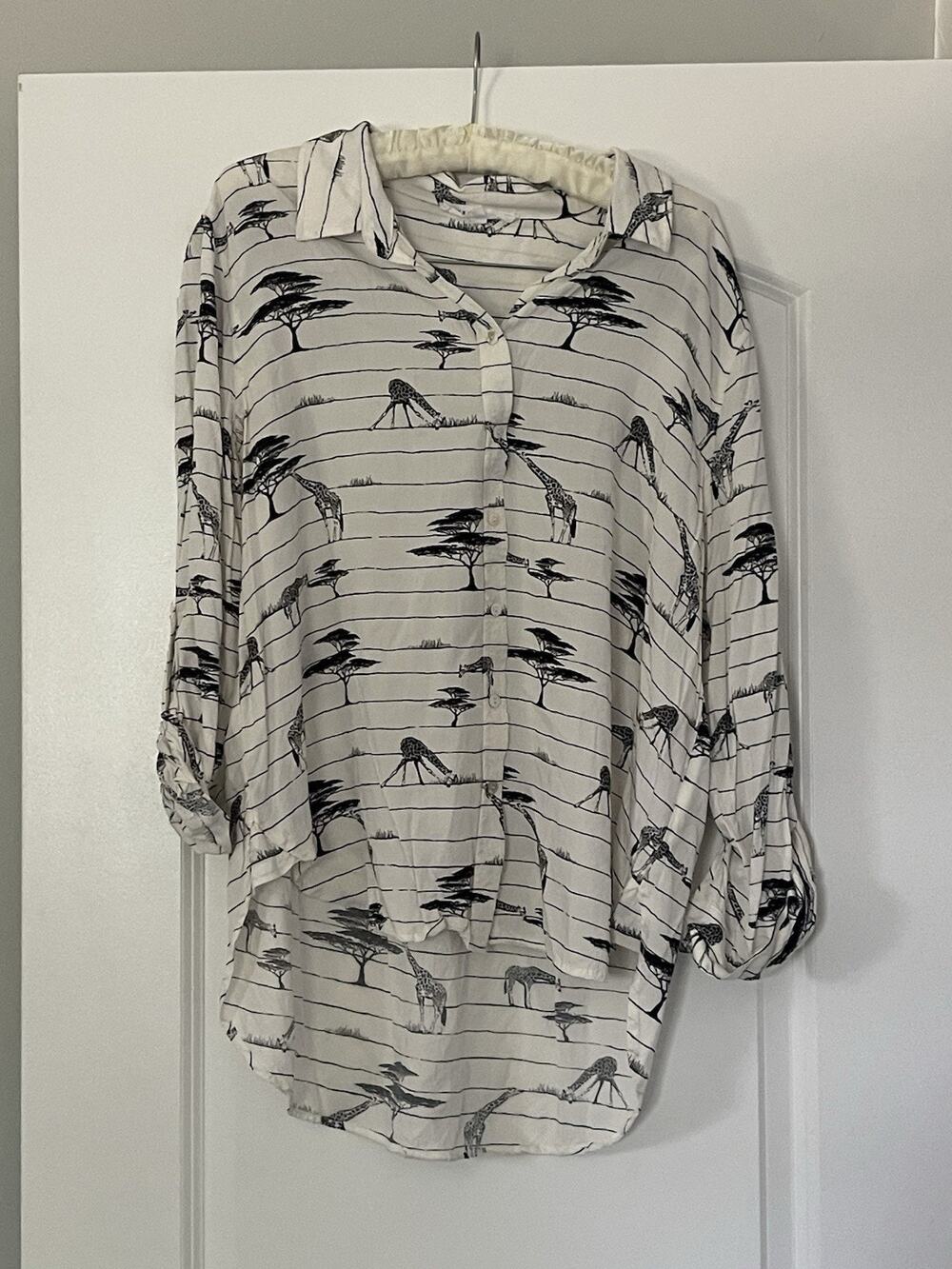 Jane & Delancy XL White Black Giraffe Safari Print Button Up High Low Blouse